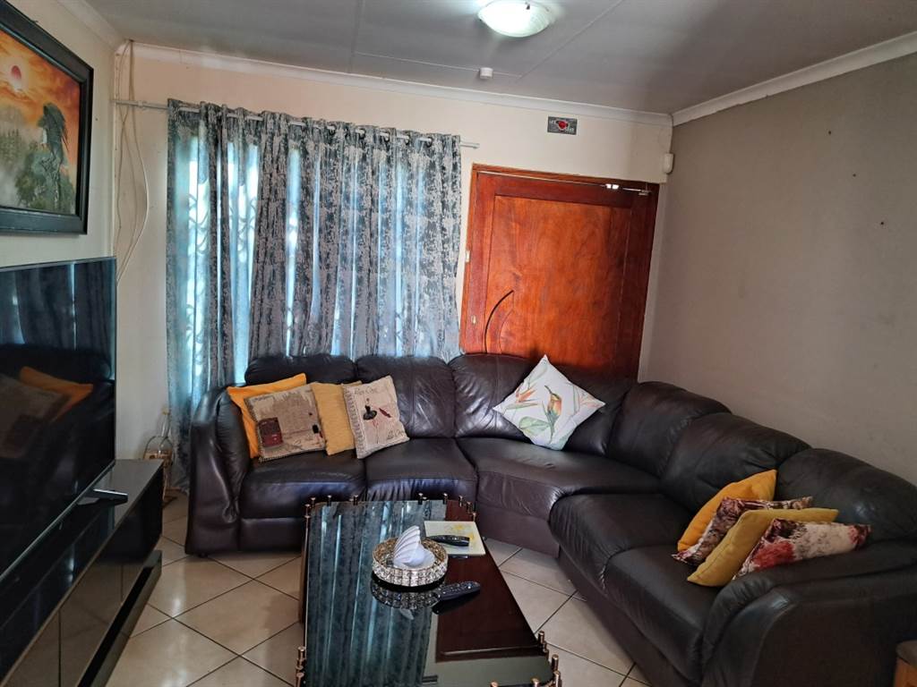 2 Bed House in Jukskei View photo number 10