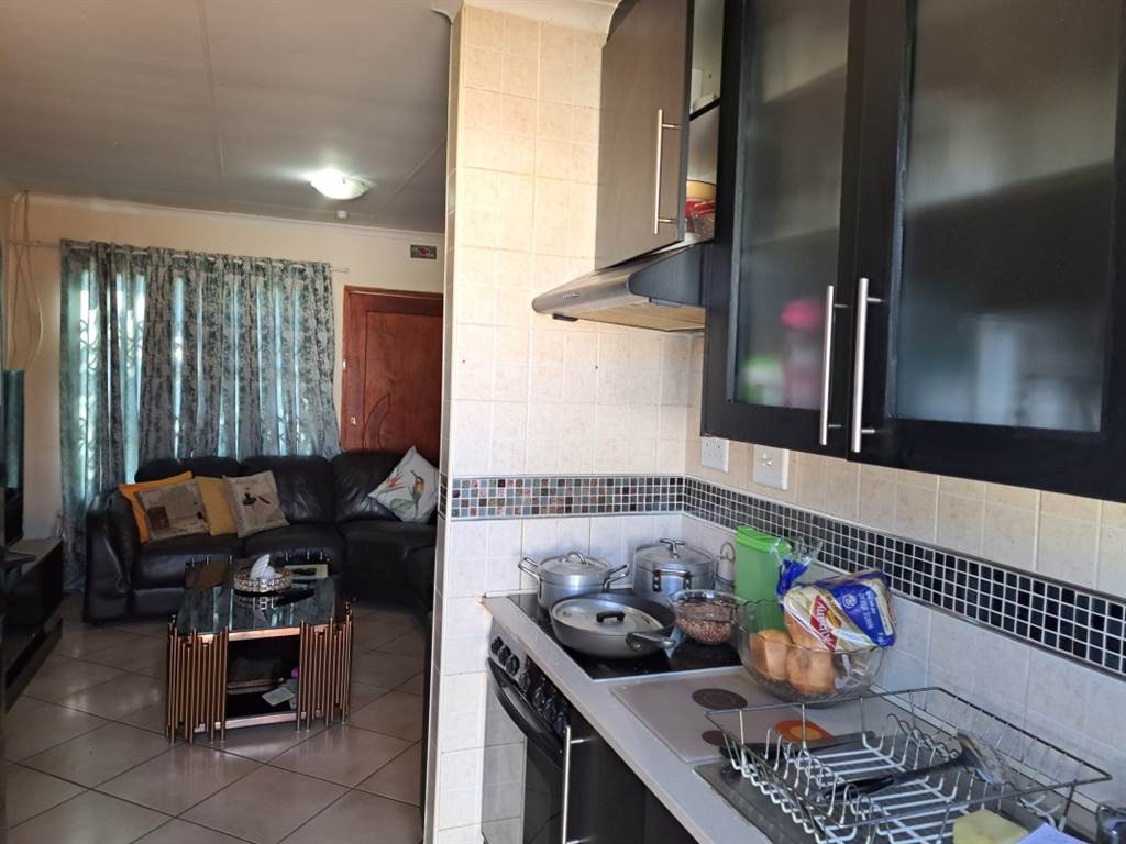 2 Bed House in Jukskei View photo number 8