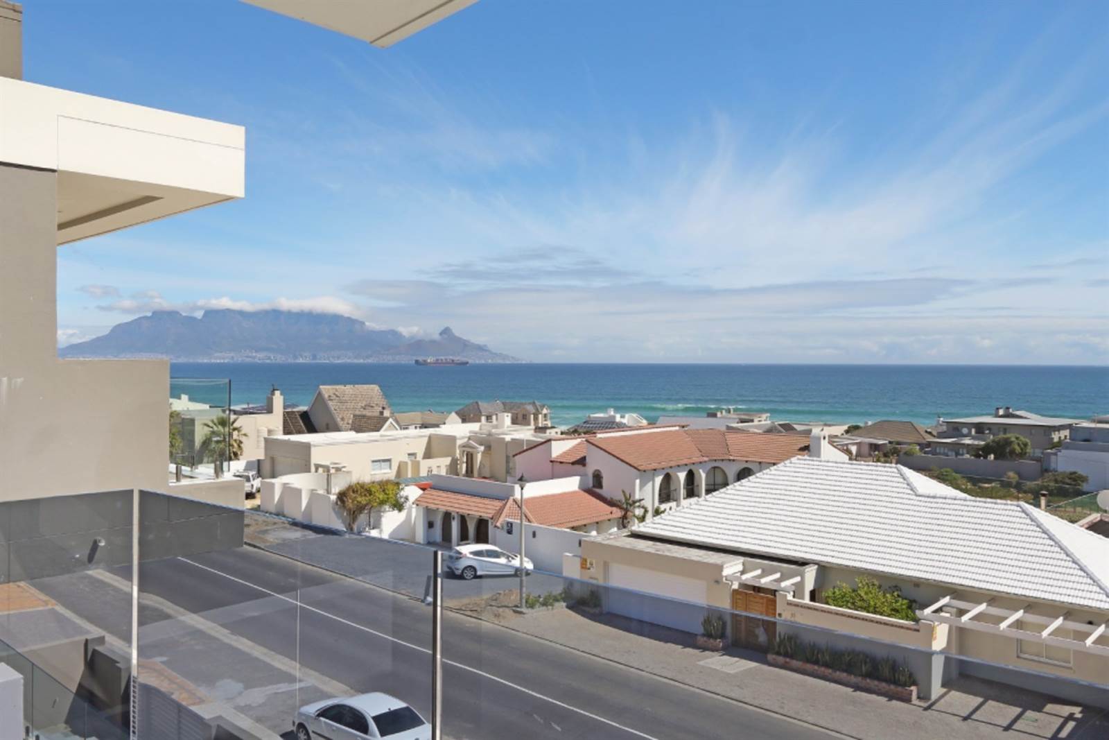 5 Bed House in Bloubergstrand photo number 1