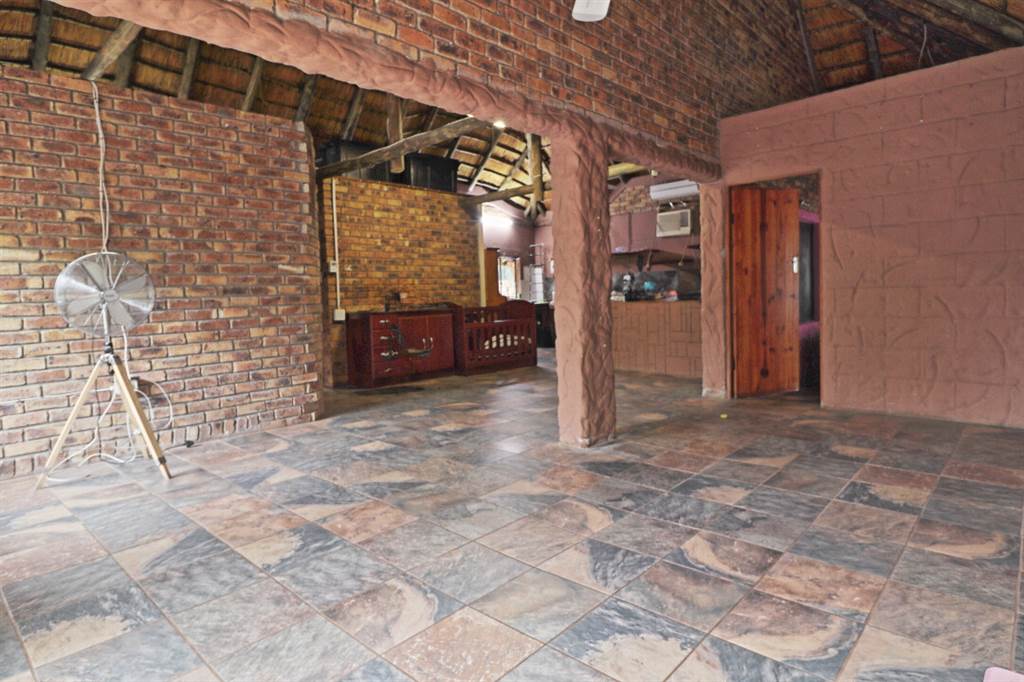 2 Bed House in Marloth Park photo number 5