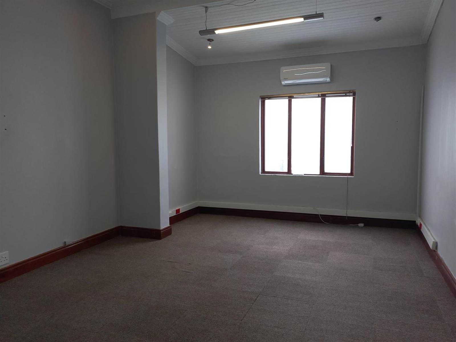 354  m² Office Space in Walmer photo number 4