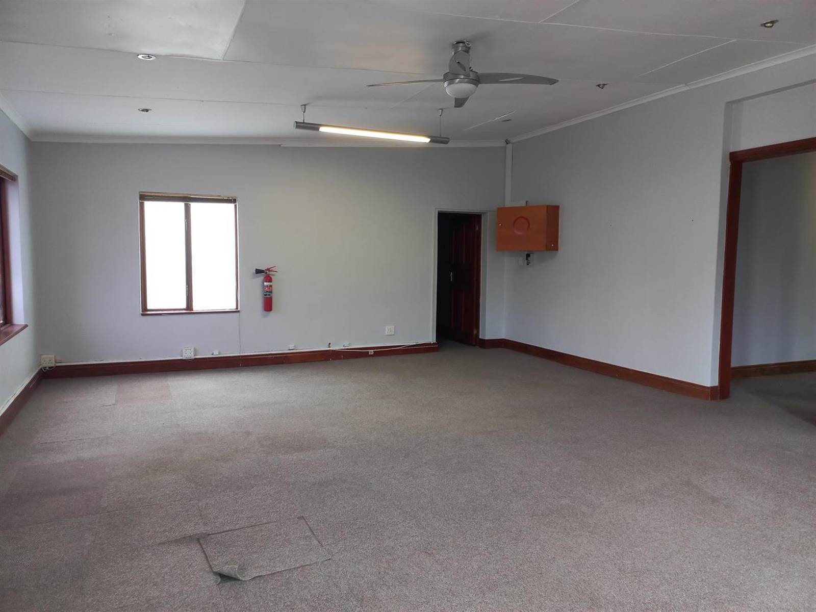 354  m² Office Space in Walmer photo number 9