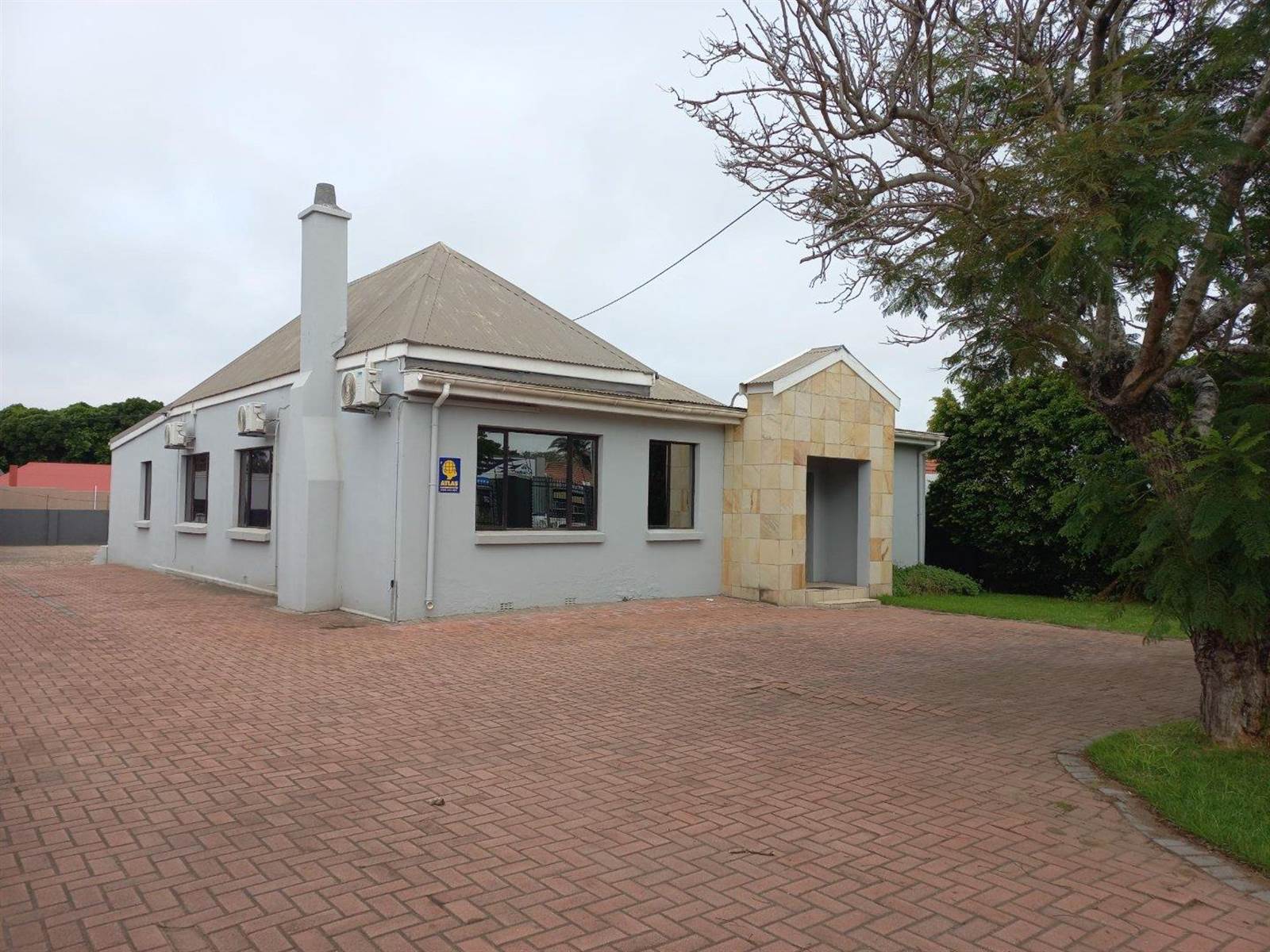 354  m² Office Space in Walmer photo number 1