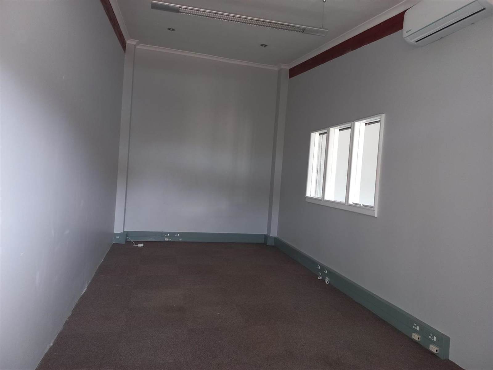 354  m² Office Space in Walmer photo number 17