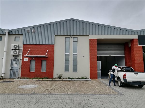 371  m² Industrial space