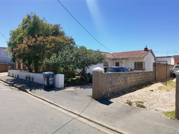 3 Bed House in Strand South