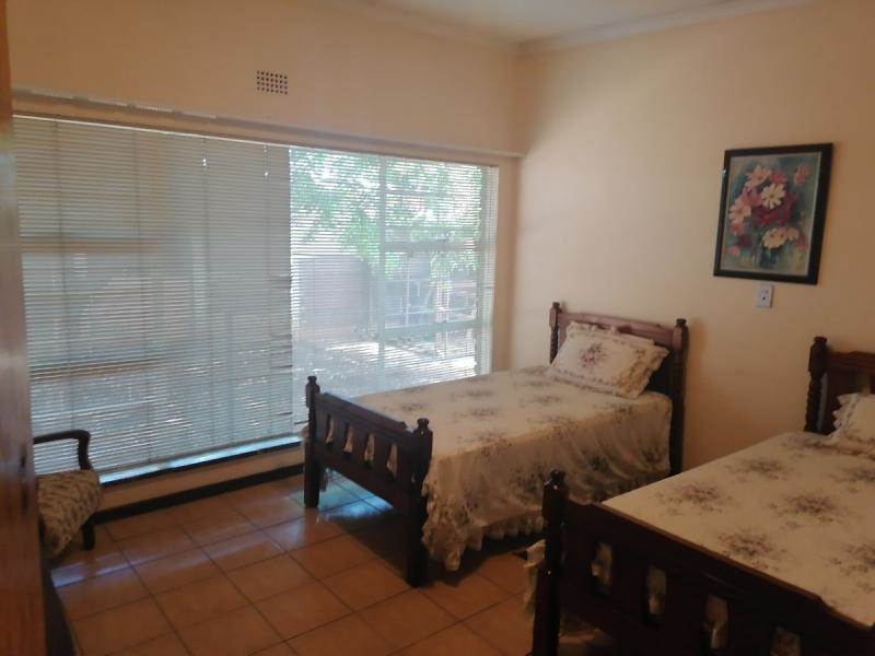 4 Bed House in Duncanville photo number 12