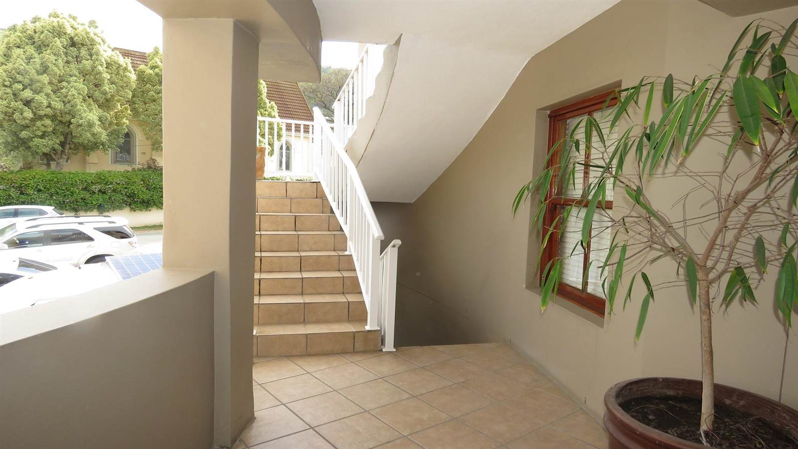 2 Bed Apartment in Knysna Central photo number 2