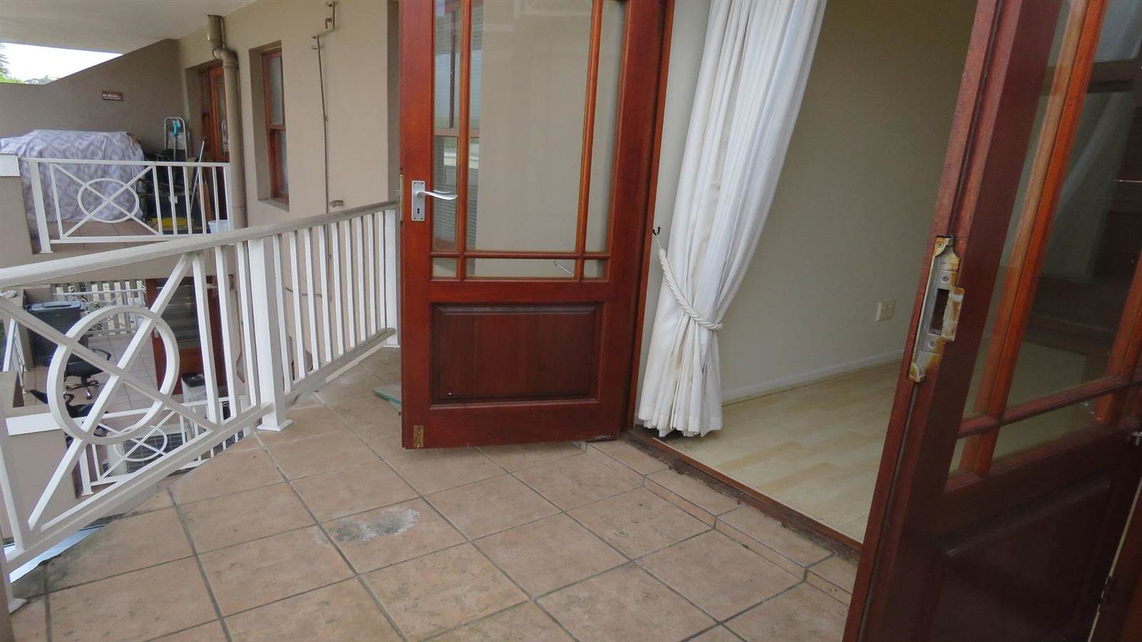 2 Bed Apartment in Knysna Central photo number 12