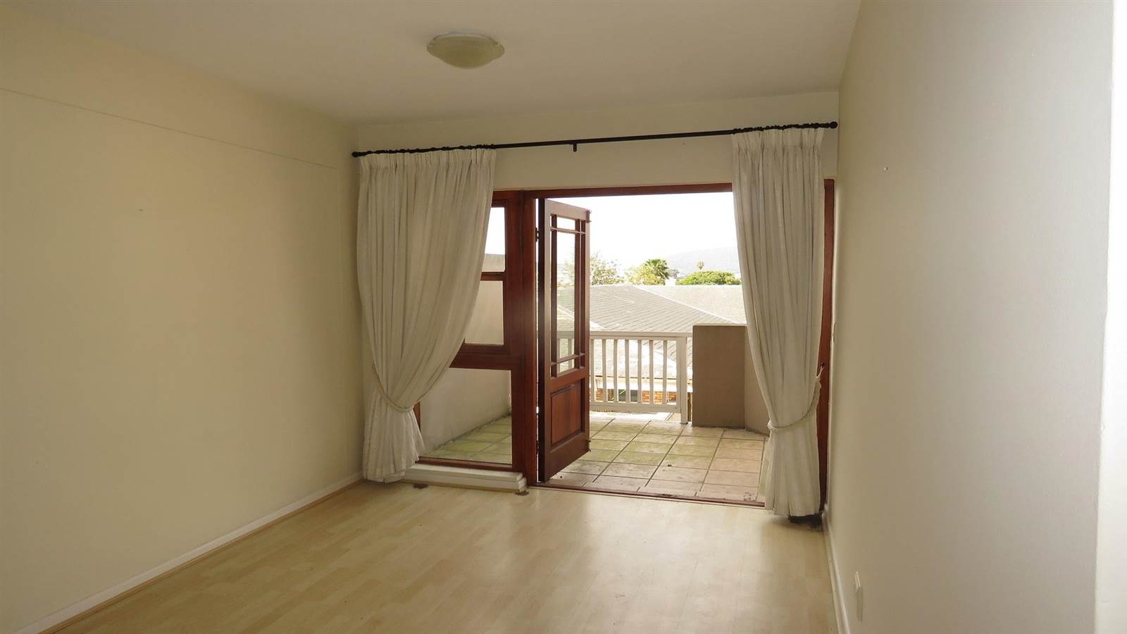2 Bed Apartment in Knysna Central photo number 10