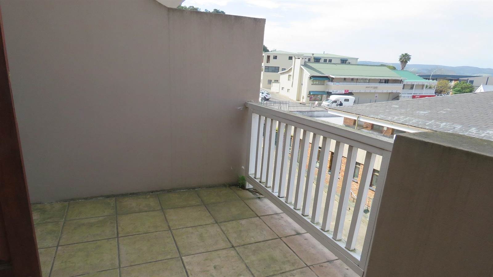 2 Bed Apartment in Knysna Central photo number 11