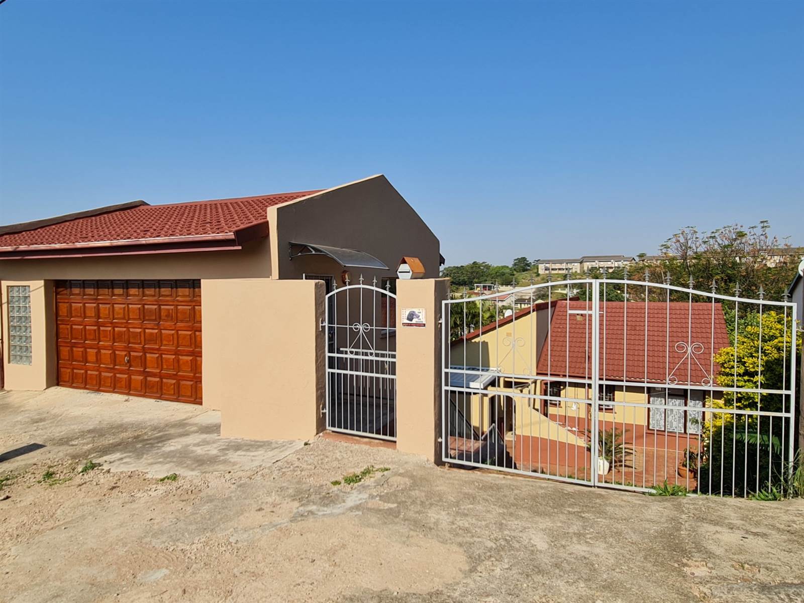 3 Bed House in Newlands West photo number 2