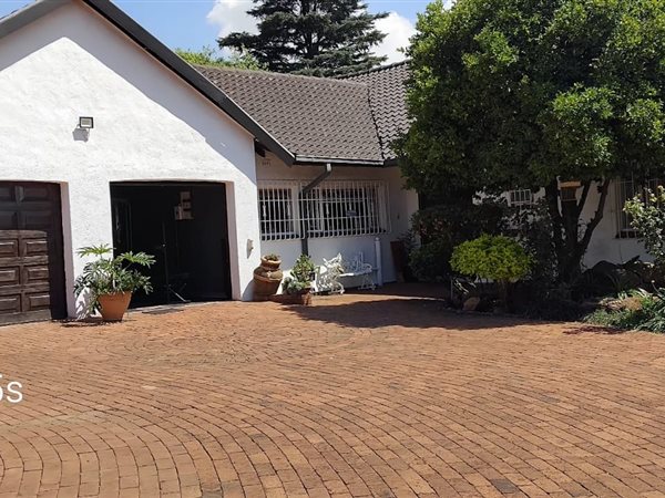 4 Bedroom House 4 Bedroom House