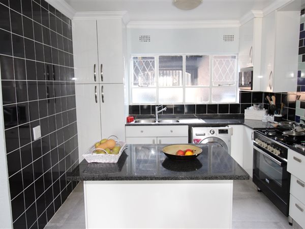 3 Bed Townhouse in Johannesburg Central and CBD
