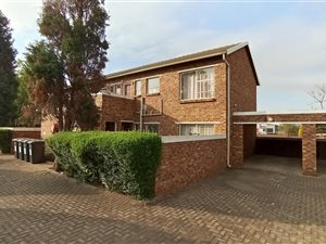 2 Bed Townhouse in Heuwelsig Estate