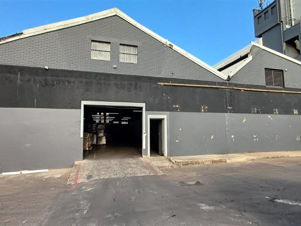 940 m² Industrial space 940 m² Industrial space