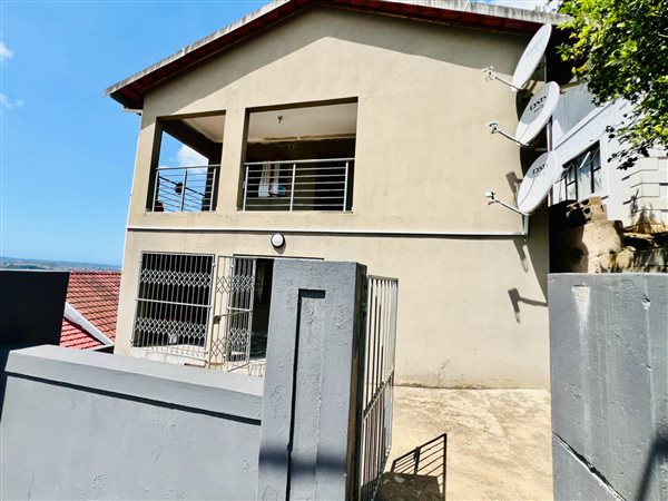 11 Bed House in Pinetown Central