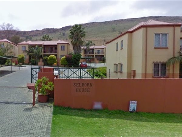 2 Bed Townhouse in Suiderberg
