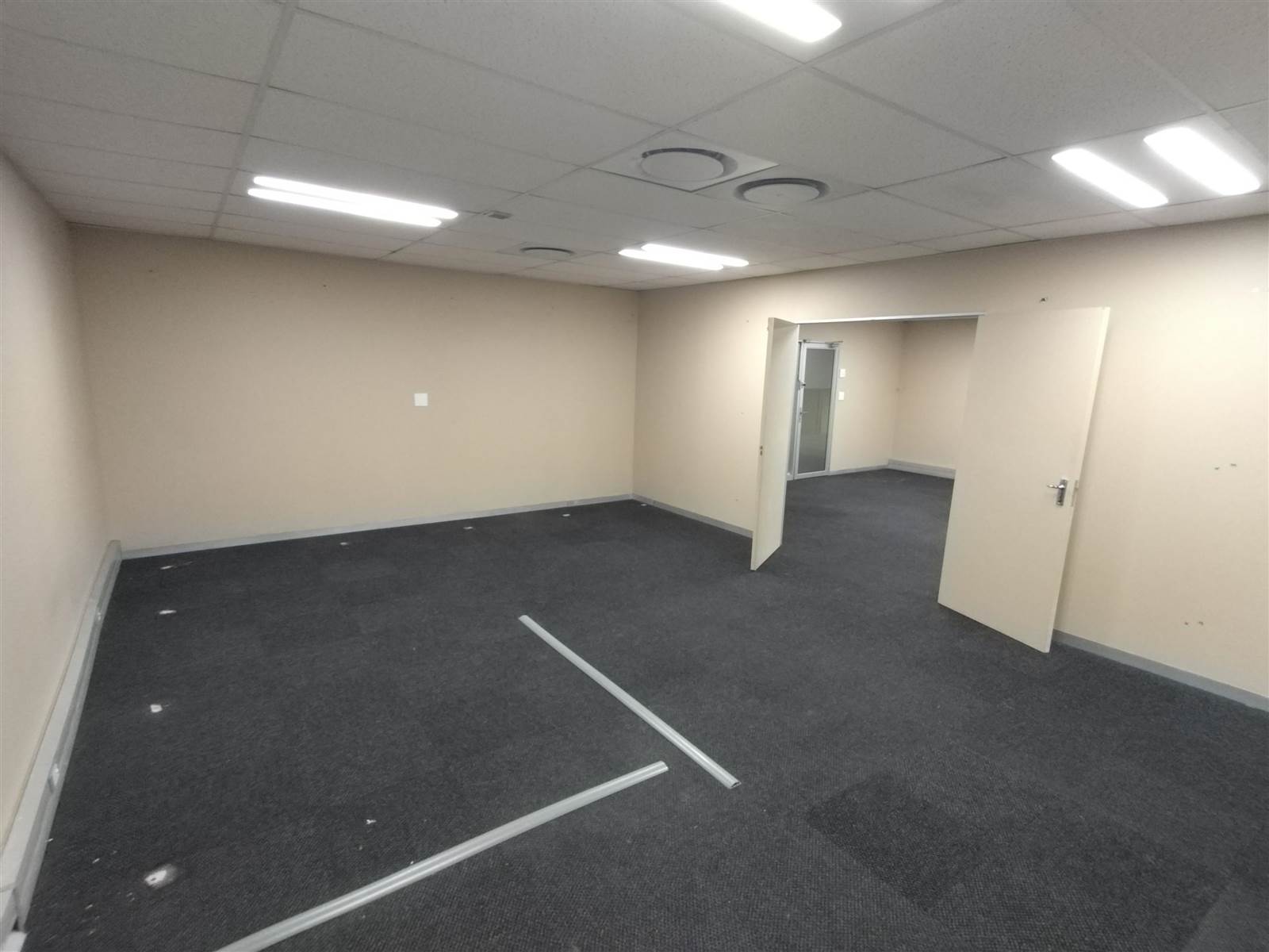 136  m² Commercial space in Riverhorse Valley photo number 11