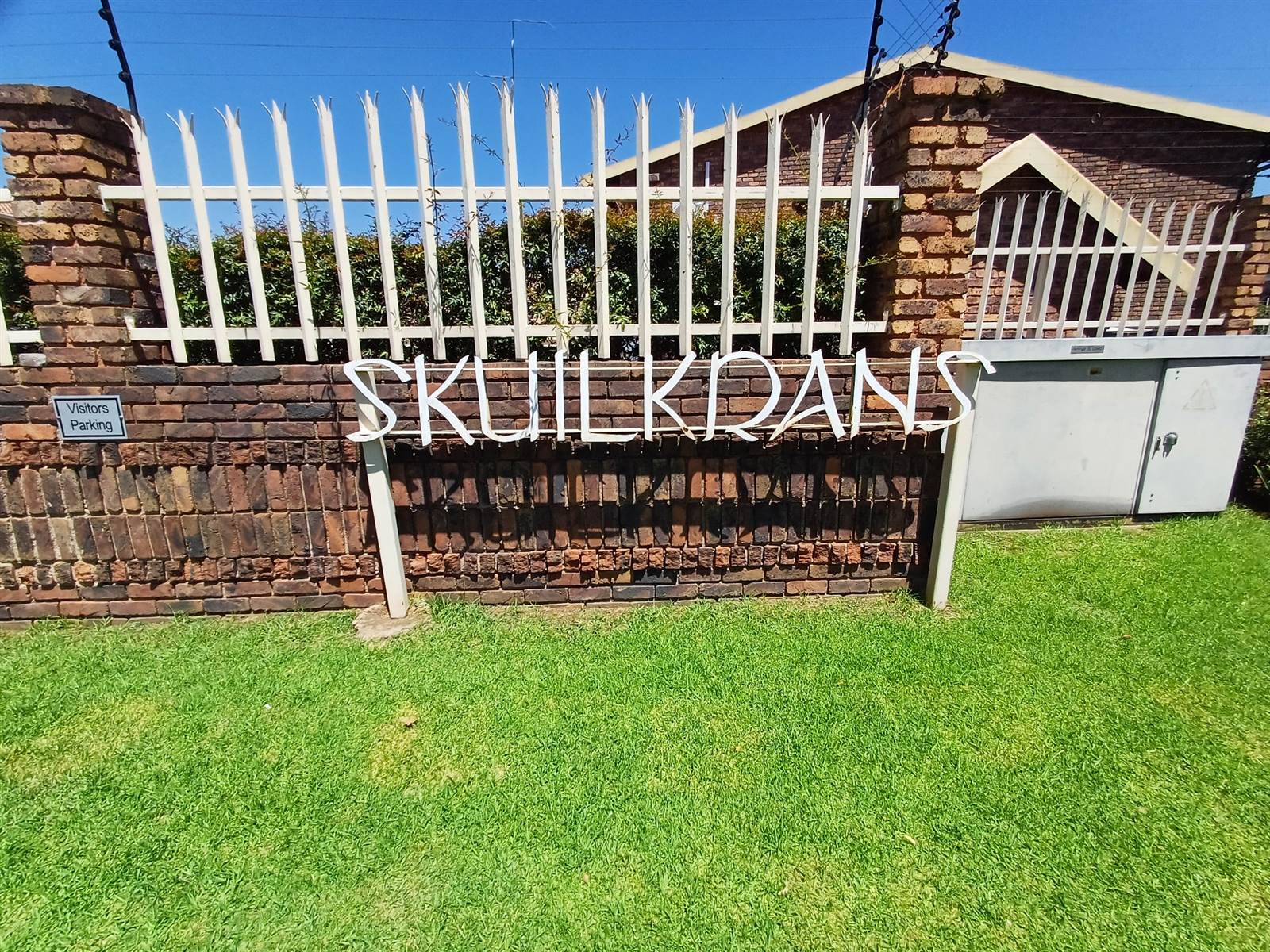 2 Bed Townhouse in Brackendowns photo number 19