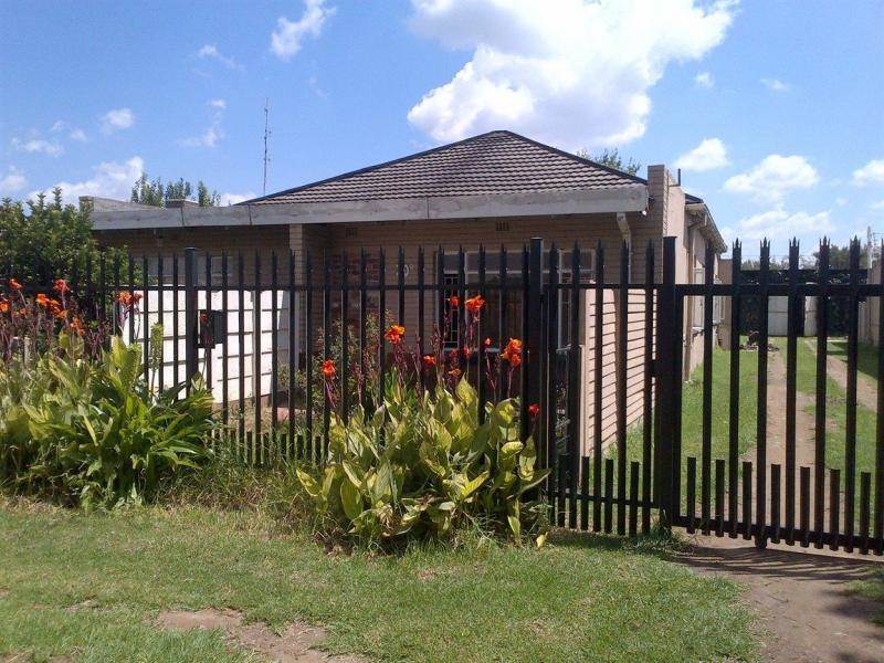 11 Bed House in Vereeniging Central photo number 8