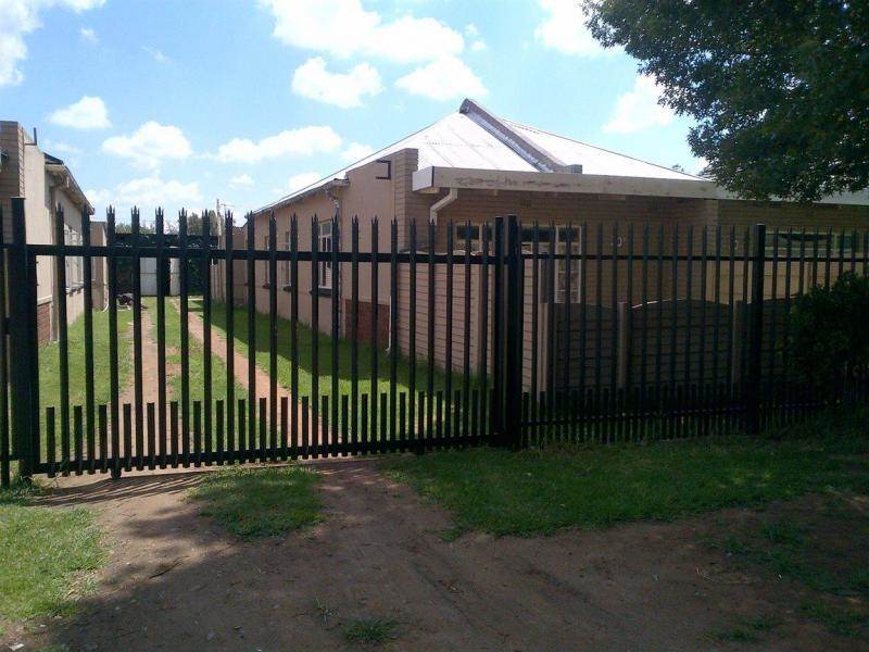 11 Bed House in Vereeniging Central photo number 9