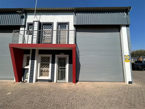155  m² Industrial space in Chloorkop