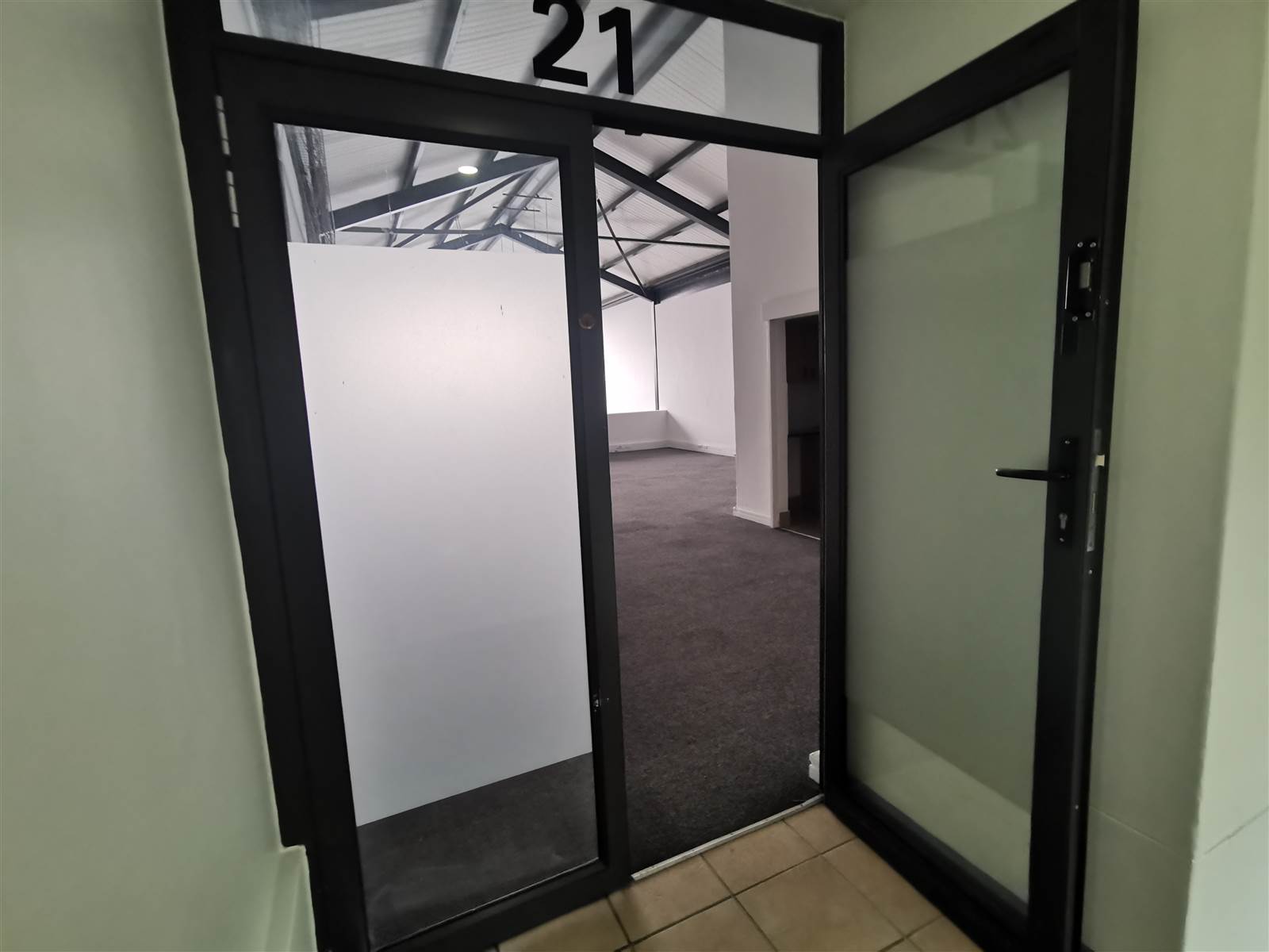 125  m² Commercial space in Maitland photo number 1