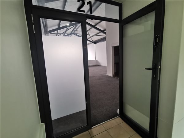 125  m² Commercial space in Maitland