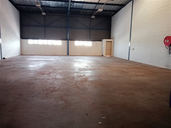 784  m² Industrial space