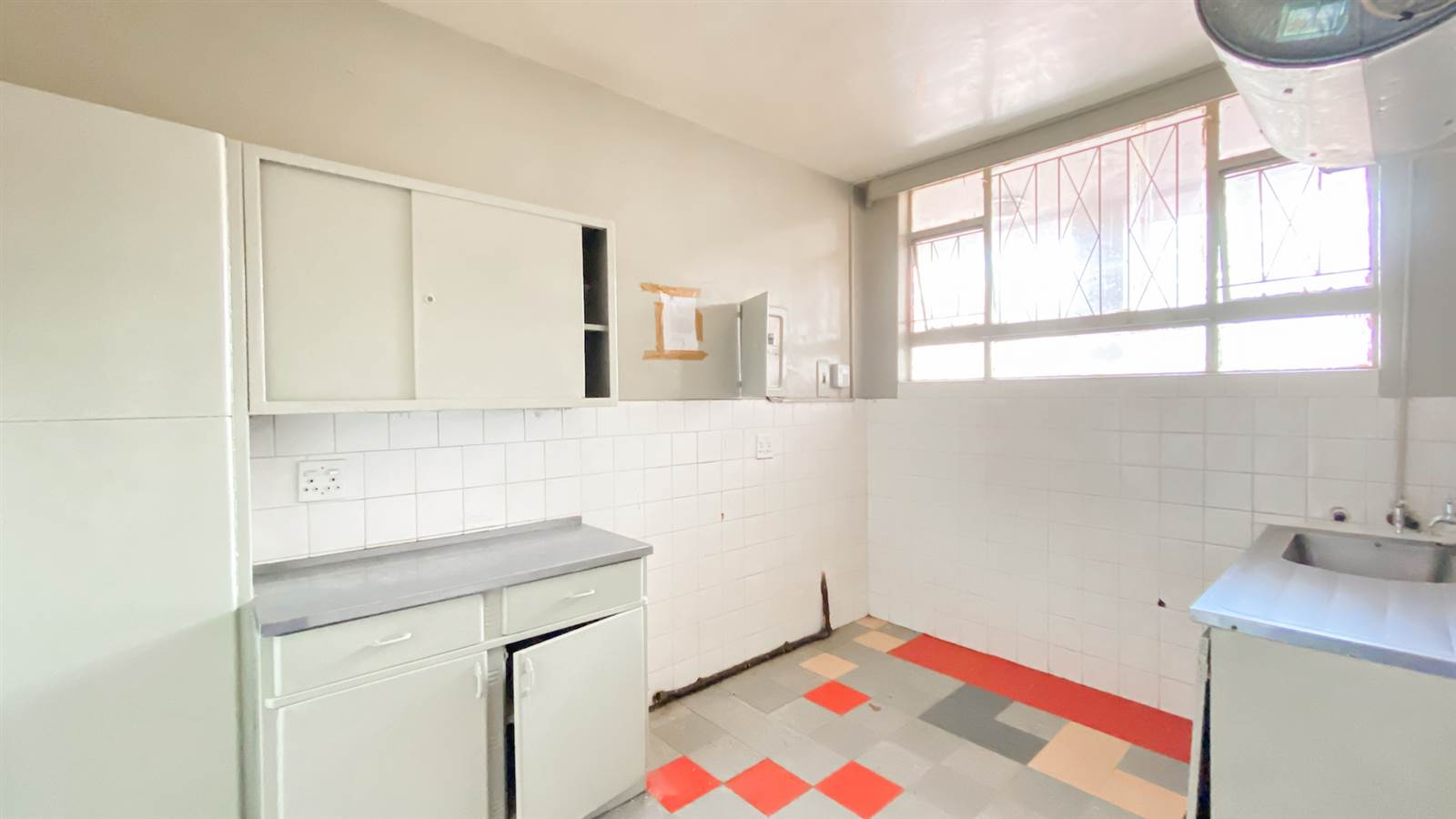 1 Bed Apartment in Hillbrow photo number 5