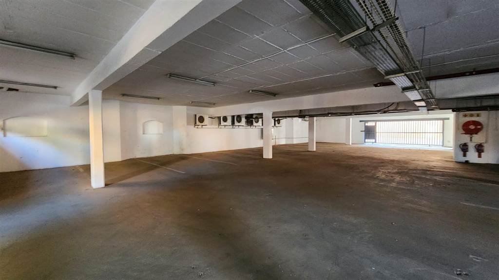 820  m² Commercial space in Die Hoewes photo number 19