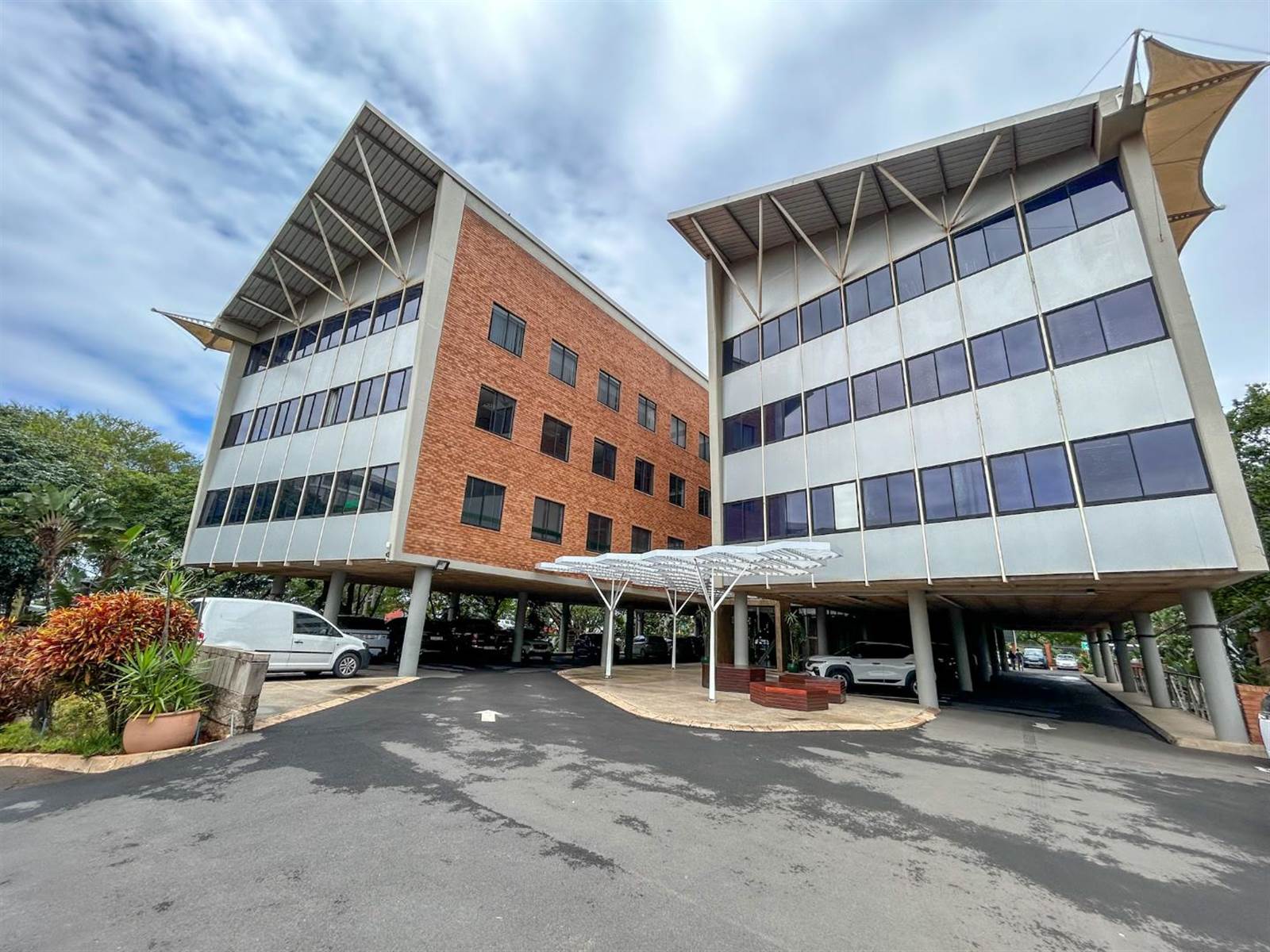 240.51  m² Office Space in Umhlanga Ridge photo number 1