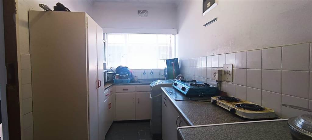 2 Bed Apartment in Bellair photo number 5
