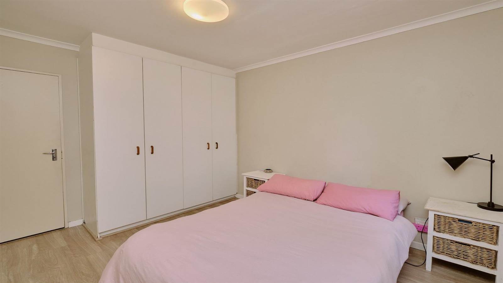 2 Bed Apartment in Durbanville Central photo number 8
