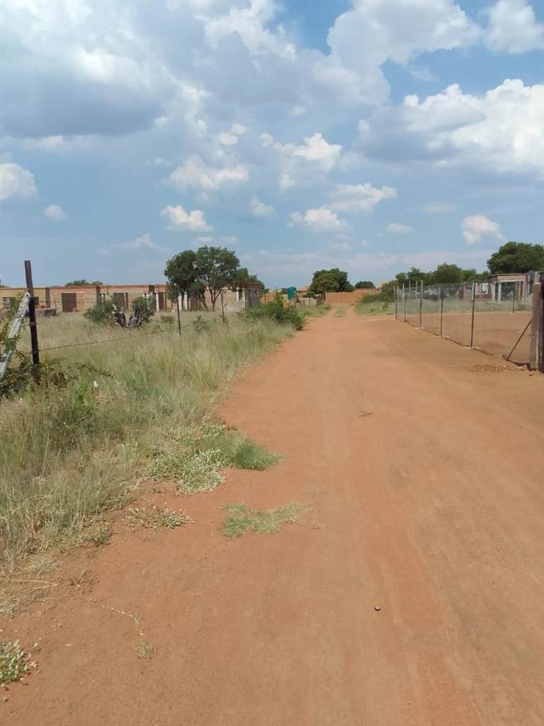 1700 m² Land available in Hammanskraal photo number 4