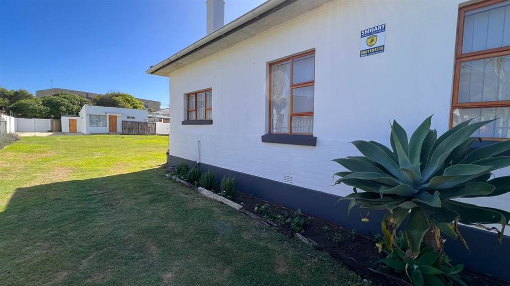 4 Bed House in Jeffreys Bay photo number 14