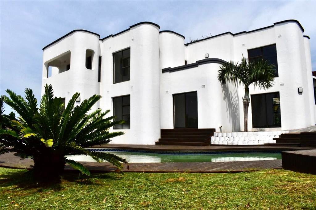 6 Bed House in La Lucia photo number 2