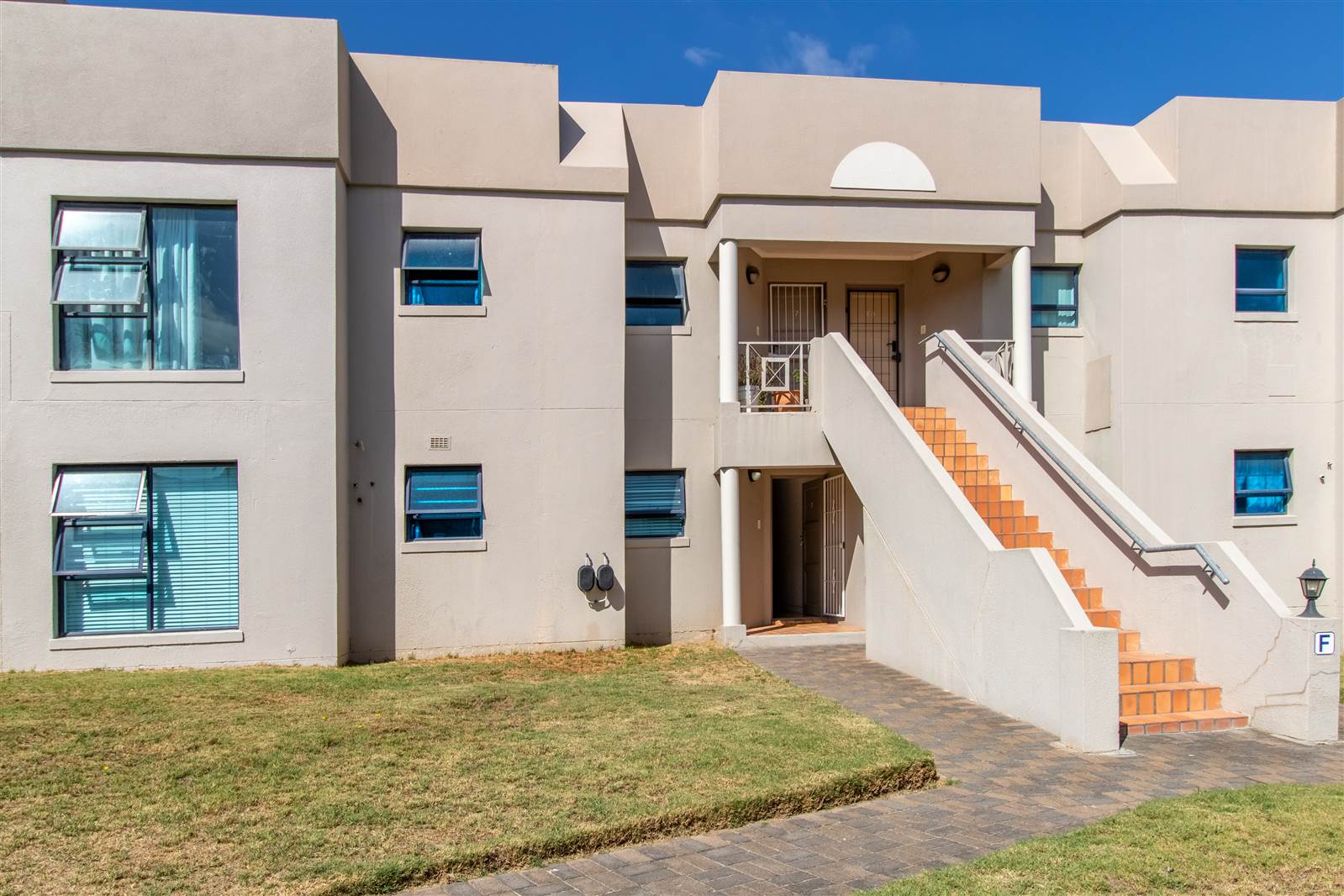 2 Bed Apartment in Vredekloof photo number 1