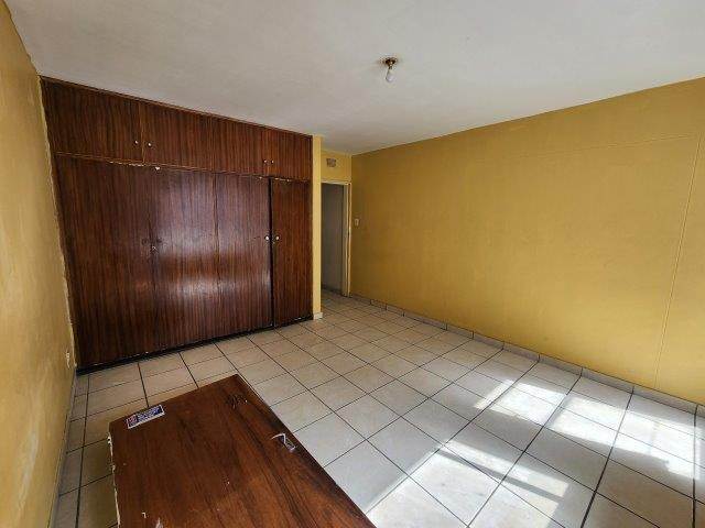 2 Bed Apartment in Bloemfontein photo number 13