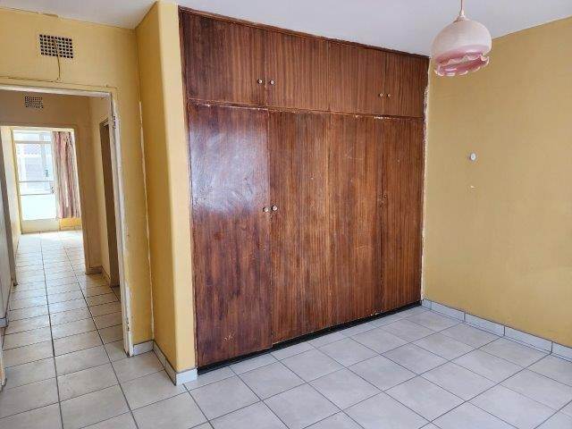 2 Bed Apartment in Bloemfontein photo number 11