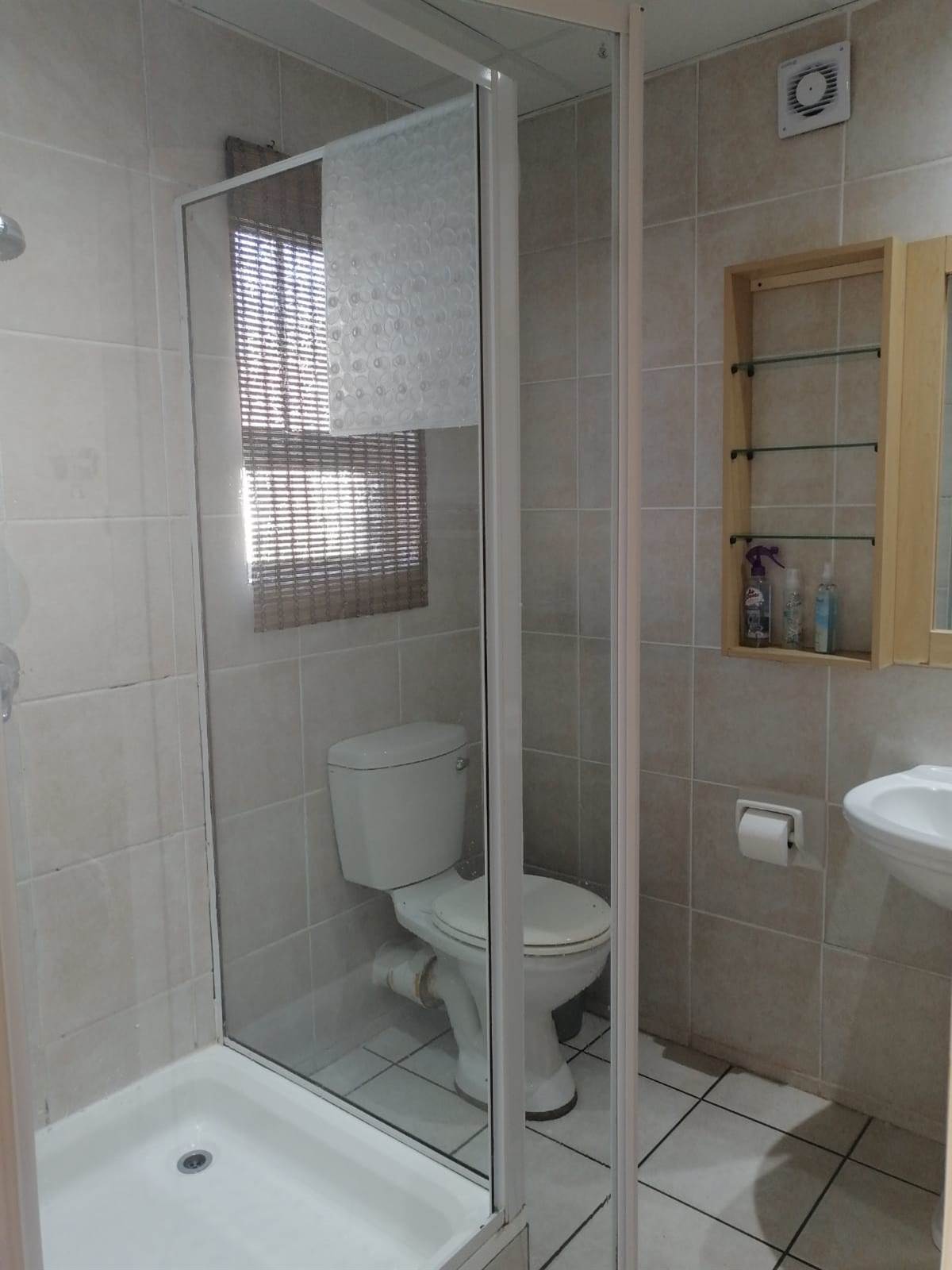 1 Bed Flat in Uvongo photo number 11