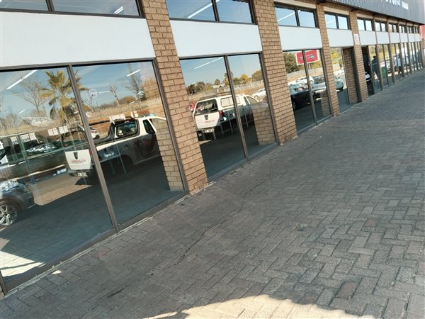 1 184.4 m² Retail Space 1 184.4 m² Retail Space