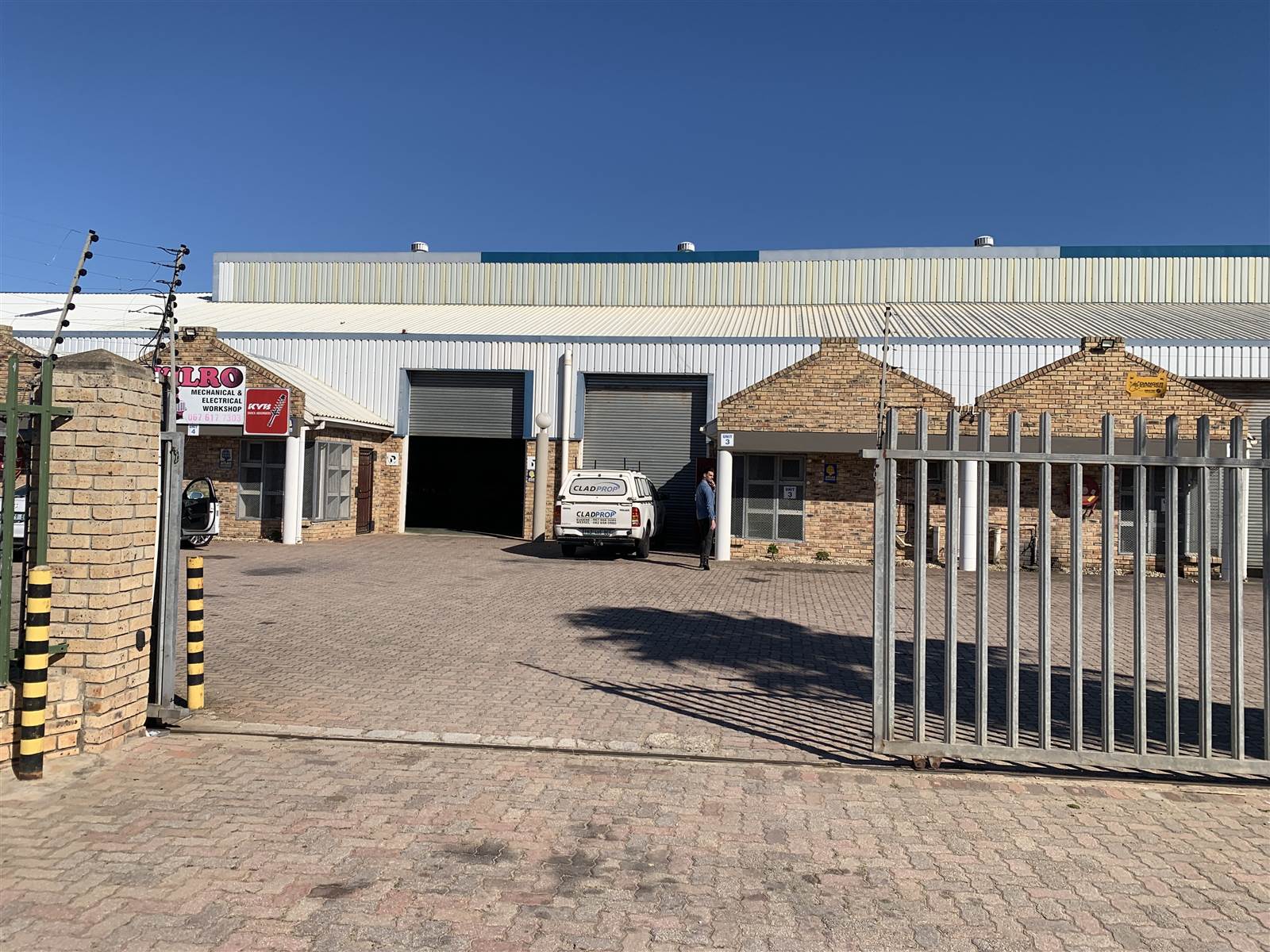 200  m² Commercial space in Walmer photo number 1