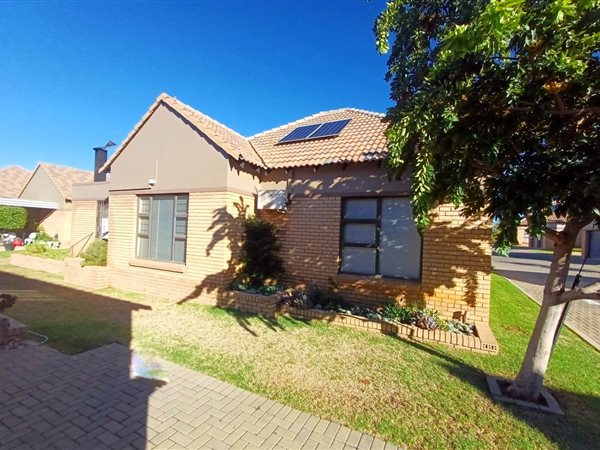2 Bed Townhouse in Helicon Heights