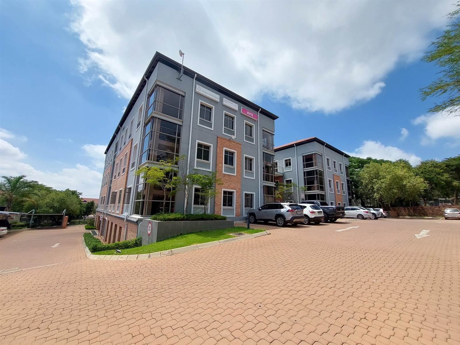 356.8  m² Commercial space in Bryanston photo number 1