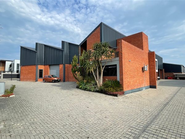 900  m² Industrial space