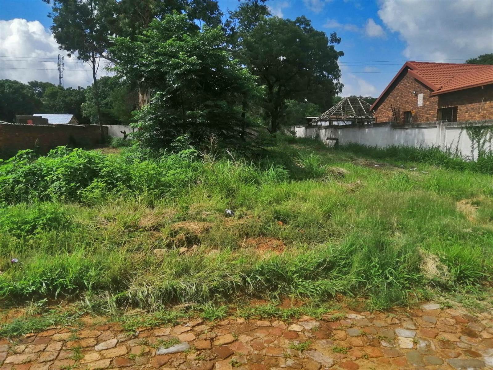 682 m² Land available in Chantelle photo number 3