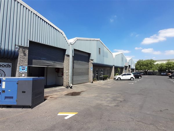 323  m² Industrial space