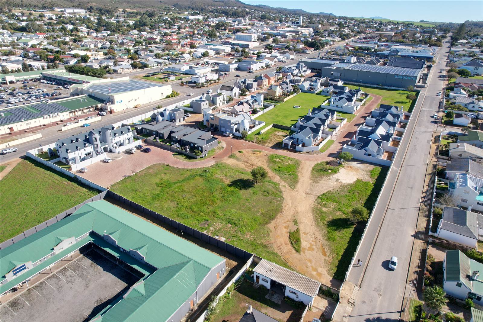 2 Bed Townhouse in Bredasdorp photo number 10